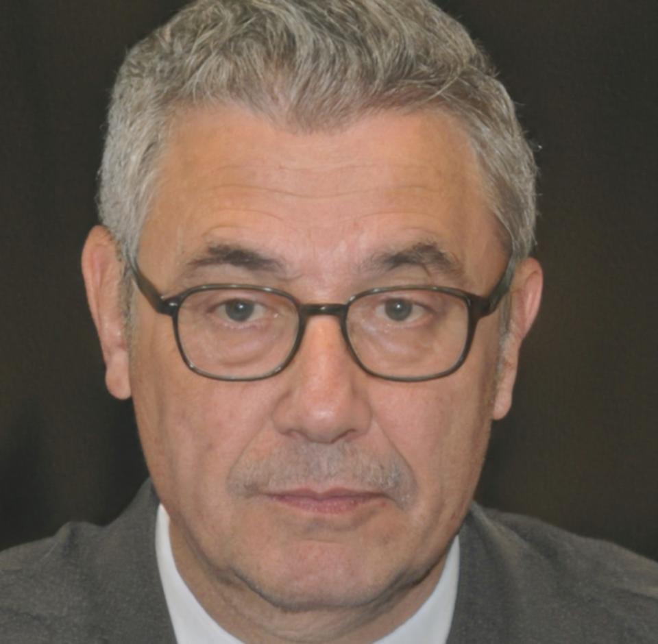 Portrait de Julien Moreau, expert en analyse financière